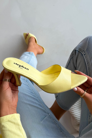 Módne žlté lakované šľapky s podpätkami Lirissa 2