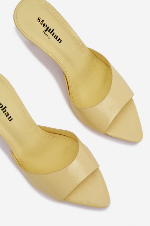 Módne žlté lakované šľapky s podpätkami Lirissa