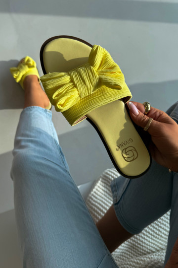 Dámske papuče so širokými podpätkami so stuhami žltá Amivelle