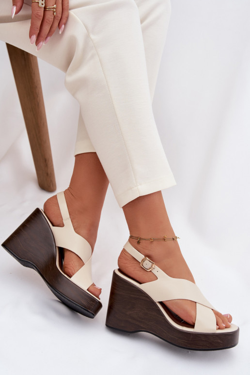 Dámske sandále z eko kože Zapnuté buskinie béžová Janivra