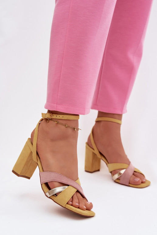 Dámske sandále na vysokom opätku S pruhmi z eko semišuoIne žltá Karilora