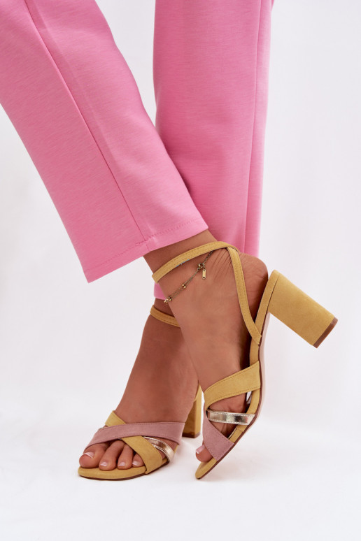 Dámske sandále na vysokom opätku S pruhmi z eko semišuoIne žltá Karilora
