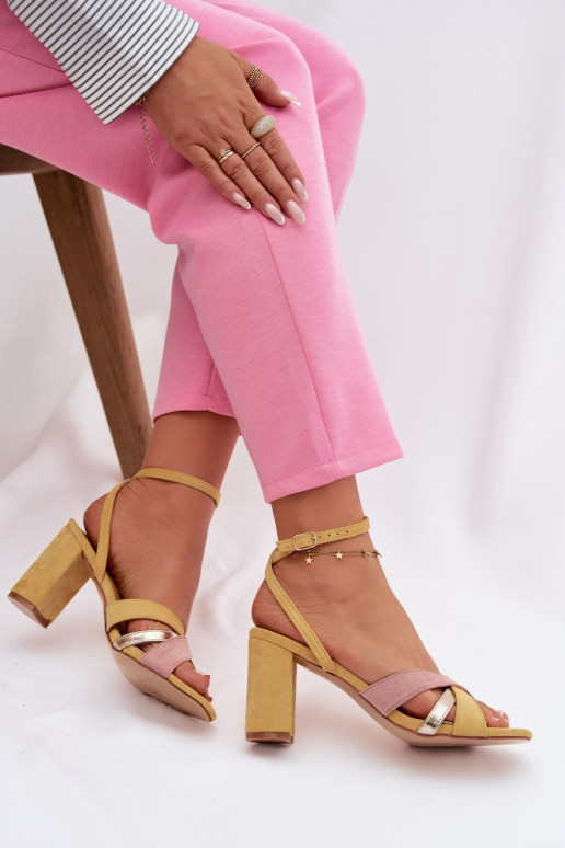 Dámske sandále na vysokom opätku S pruhmi z eko semišuoIne žltá Karilora