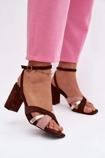 Dámske sandále na vysokom opätku S pruhmi z eko semišuoIne CzekoladoIne Karilora 2