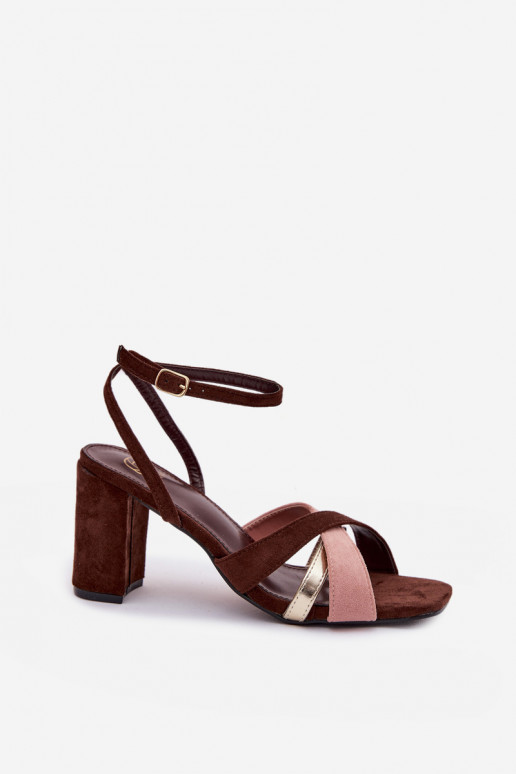 Dámske sandále na vysokom opätku S pruhmi z eko semišuoIne CzekoladoIne Karilora