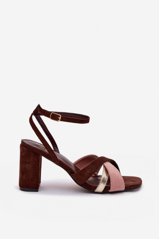 Dámske sandále na vysokom opätku S pruhmi z eko semišuoIne CzekoladoIne Karilora