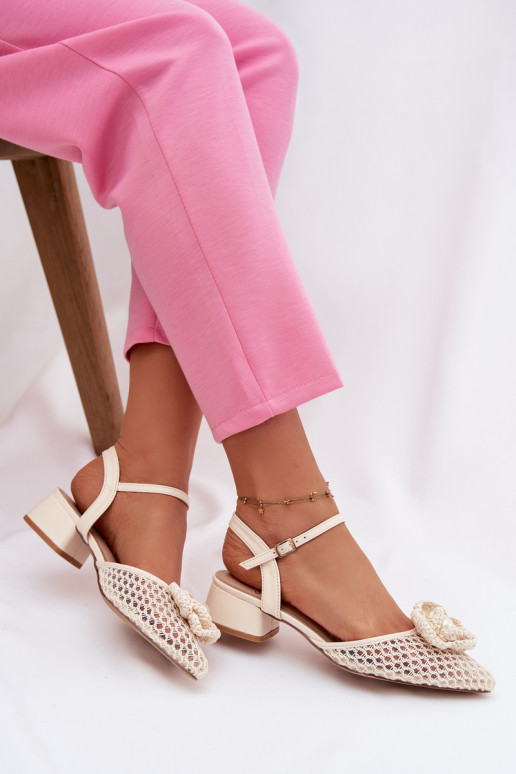 Dámske sandále Zapnuté Klocku S Ornatem Detalem slonovina Vionessa