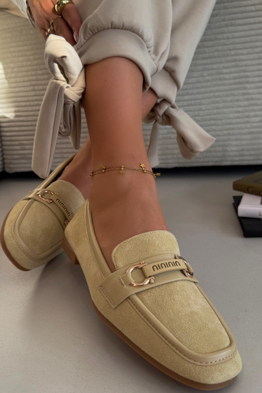 Módne dámske mokasíny s ozdobnými prvkami v žltej farbe Evelora