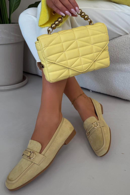 Módne dámske mokasíny s ozdobnými prvkami v žltej farbe Evelora