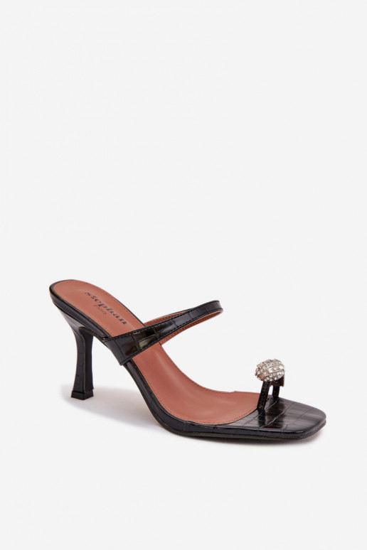 Dámske papuče s tenkými podpätkami S Ornatem Detalem čierna Lorissa