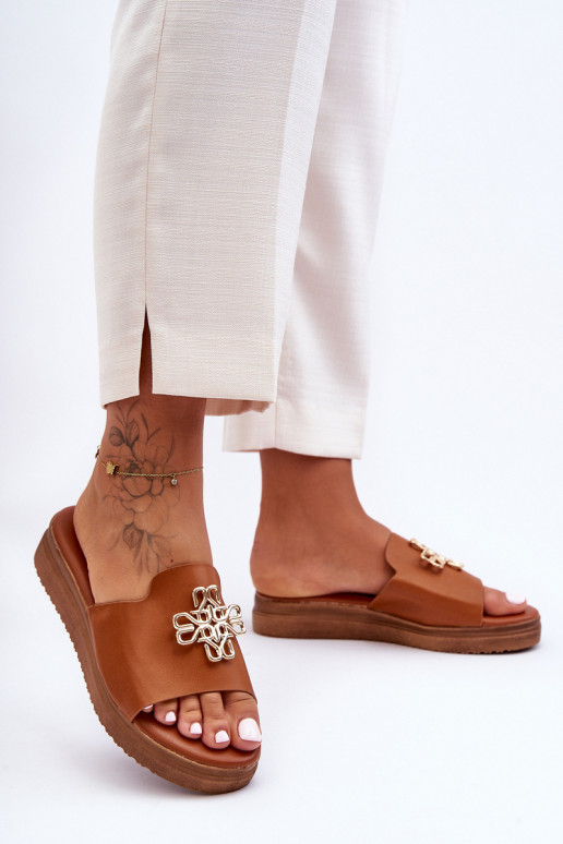 Kožené Dámske Papuče s platformou s Dekoráciou Hnedá farba Azera