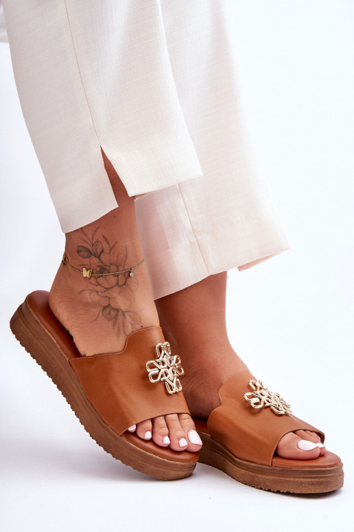 Kožené Dámske Papuče s platformou s Dekoráciou Hnedá farba Azera