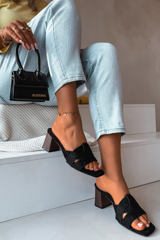 Dámske šľapky s podpätkami a pásikmi z umelého semišu, čiernej farby, Corivelle