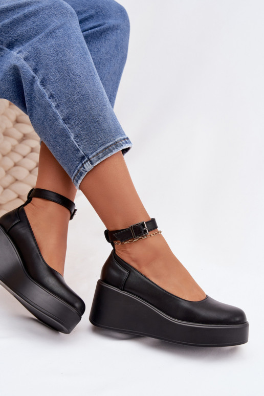 Dámske čierne topánky na platforme s remienkami Belvissa