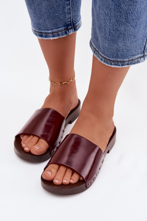 Dámske papuče s nitmi so širokými podpätkami bordová Brinalle