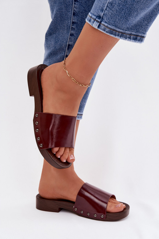 Dámske papuče s nitmi so širokými podpätkami bordová Brinalle