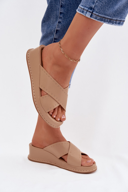 Zdobené Dámske papuče Zapnuté INedge z eko kože béžová Calorissa