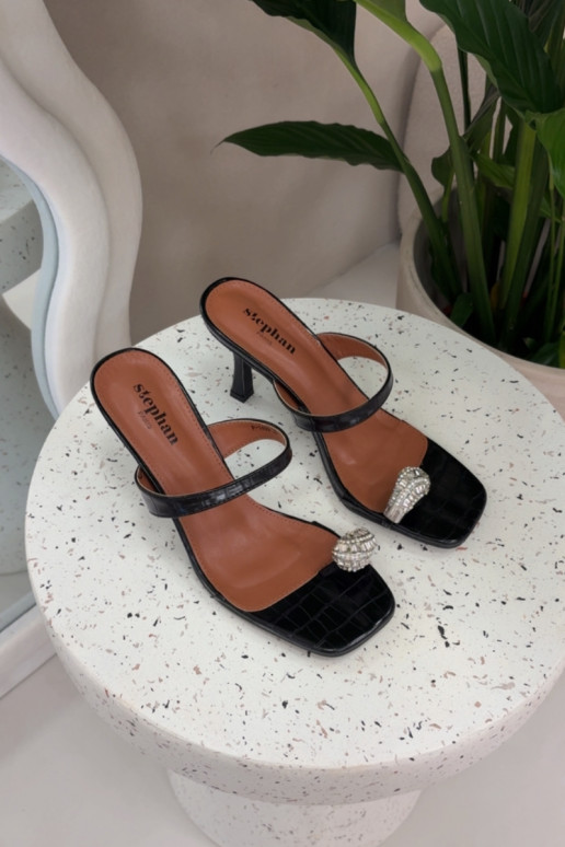 Dámske papuče s tenkými podpätkami S Ornatem Detalem čierna Lorissa