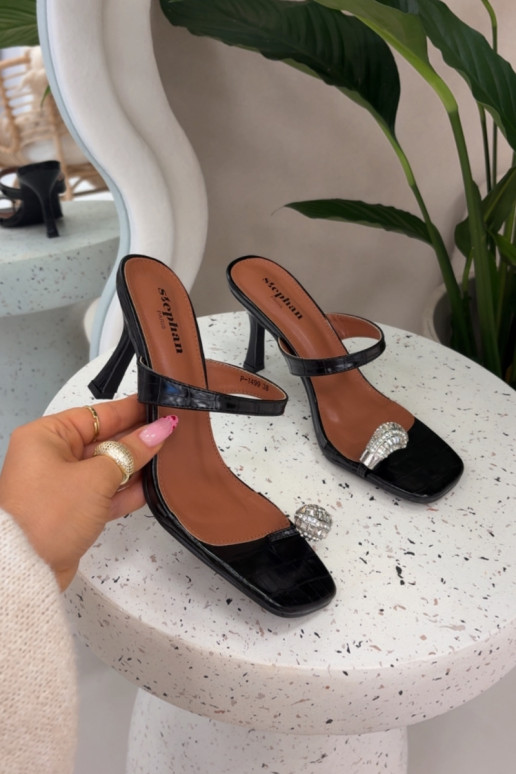 Dámske papuče s tenkými podpätkami S Ornatem Detalem čierna Lorissa