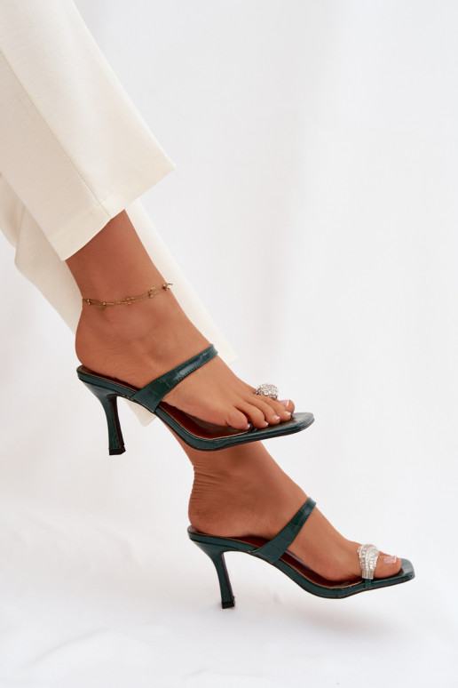 Dámske papuče v farbe fľaškového zeleného s tenkými podpätkami a ozdobnými detailmi Lorissa