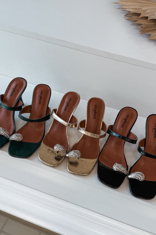 Dámske papuče v farbe fľaškového zeleného s tenkými podpätkami a ozdobnými detailmi Lorissa