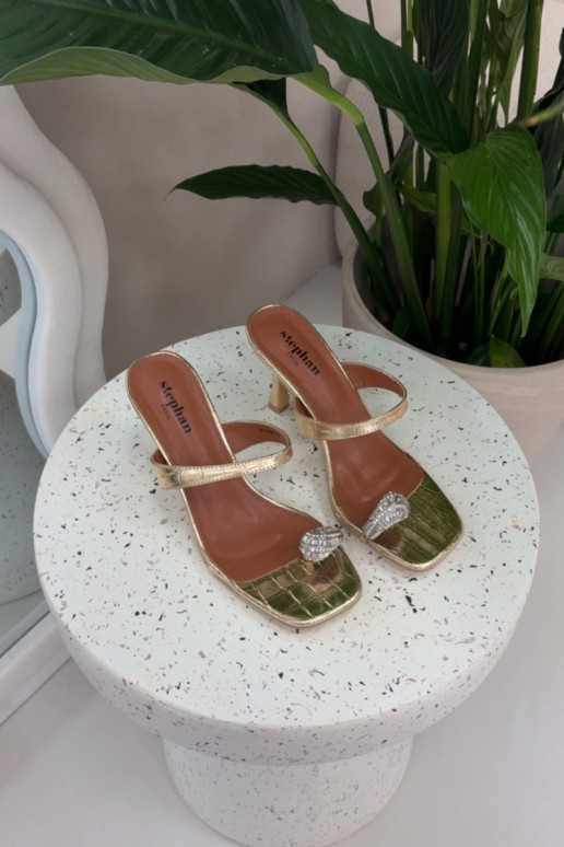 Dámske zlaté papuče s tenkými podpätkami a ozdobnými detailmi Lorissa