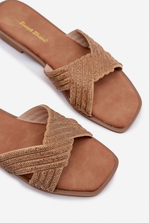 Dámske papuče so širokými podpätkami s trblietavými otvormi zlatej farby Zinnia