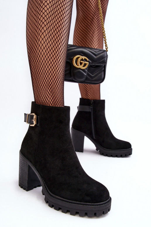 zo semišu Vysoké opätky s ozdobami čierna Menoria