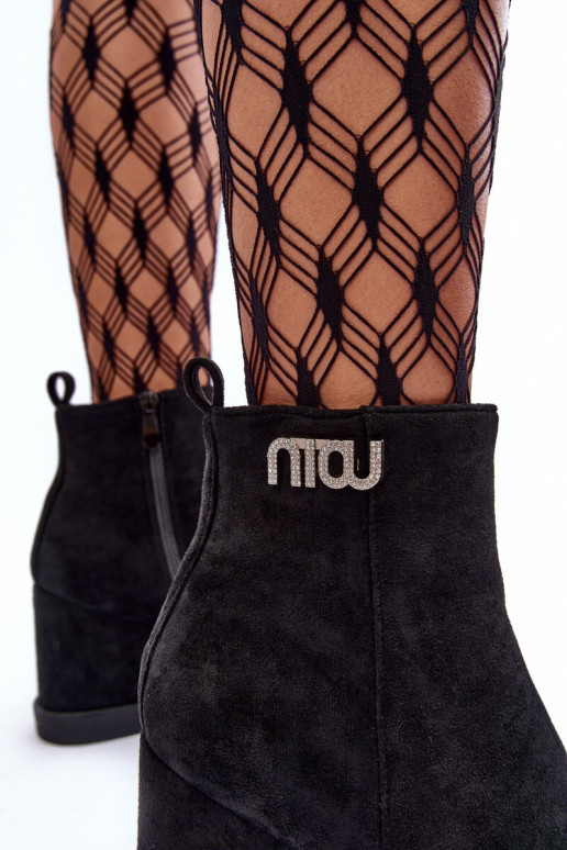 zo semišu zahriať sa Čižmy Zapnuté INedge s ozdobami čierna Vere