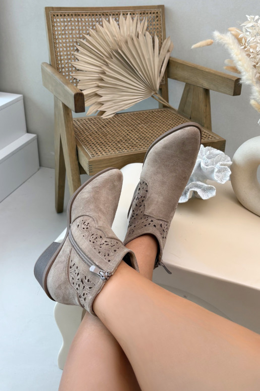 Ažúrové dámske čižmy s širokými podpätkami S.Barski HY61-8026 pieskové