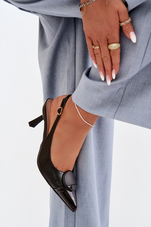 Dámske sandále s tenkými podpätkami S Ornatem Detalem čierna Máriae