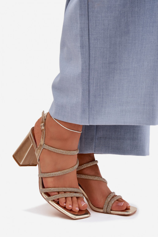 Dámske sandále na vysokom opätku S pruhmi A zirkóny zlatej farby Brelia