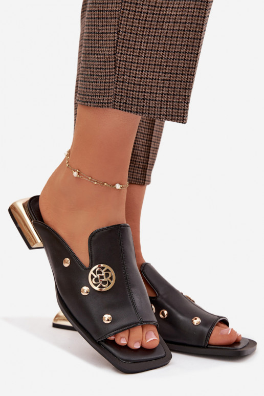 Kožené papuče Ze zlatej farbymi Ozdobami D&A CR61-3060 čierna