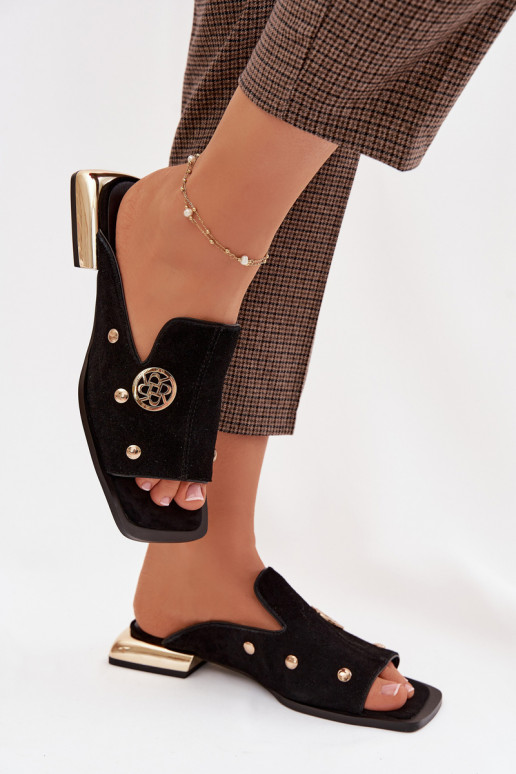 semišové papuče Ze zlatej farbymi Ozdobami D&A CR61-3061 čierna