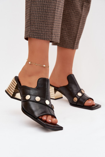 Kožené papuče s podpätkami so zdobenými podpätkami D&A CR61-3063 čierna 2