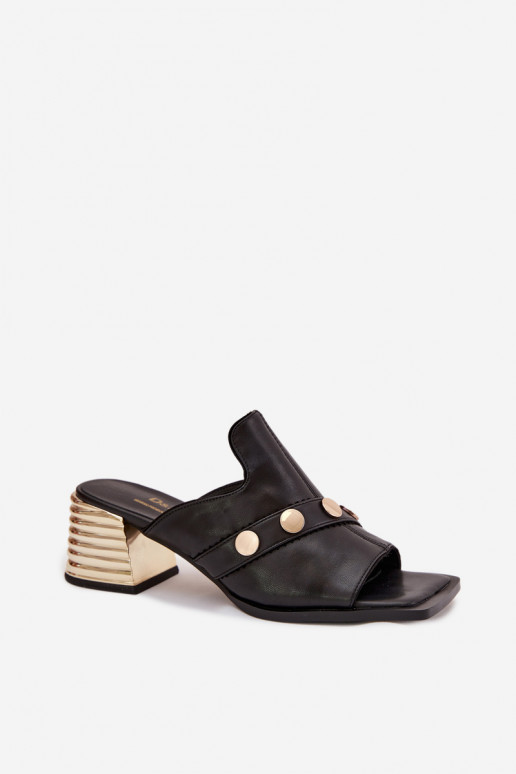 Kožené papuče s podpätkami so zdobenými podpätkami D&A CR61-3063 čierna