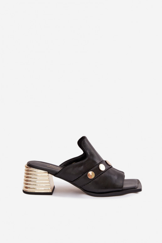 Kožené papuče s podpätkami so zdobenými podpätkami D&A CR61-3063 čierna