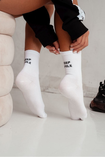 Dámske ponožky s nápisom Keep Smile v bielej farbe