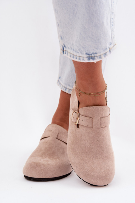 Dámske topánky z umelej kože so zlatými prackami pieskovej farby Ismora