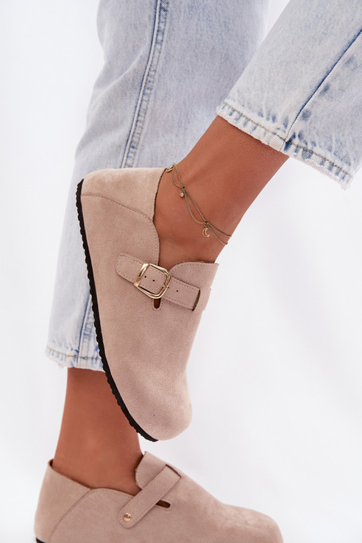 Dámske topánky z umelej kože so zlatými prackami pieskovej farby Ismora