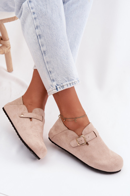 Dámske topánky z umelej kože so zlatými prackami pieskovej farby Ismora