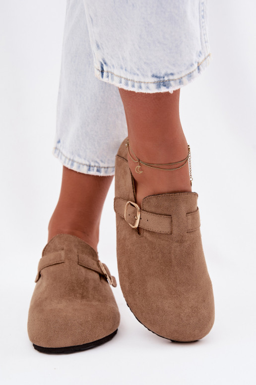 Dámske topánky z umelej kože so zlatými prackami pieskovej farby Ismora