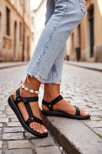 Sandále v športovom štýle čiernej farby Ultimate 2