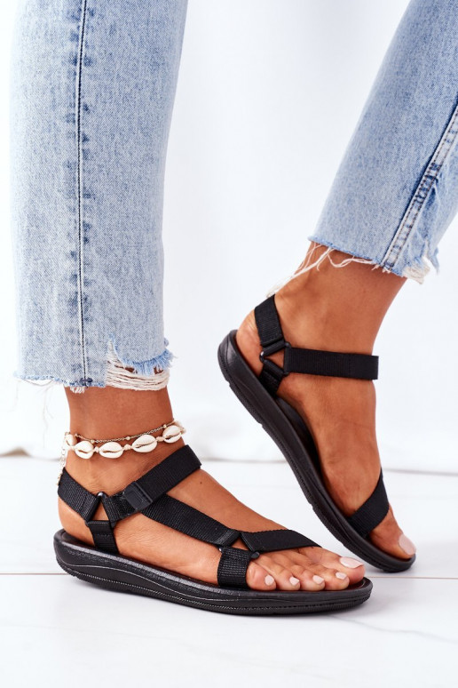 Sandále v športovom štýle čiernej farby Ultimate