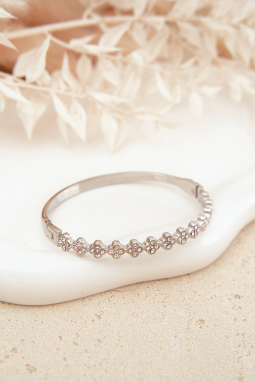 Náramok Žena s trblietavými otvormi strieborná farba