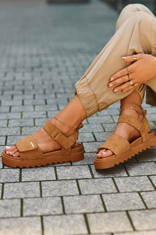 Dámske Semišové sandále s platformou Big Star NN274705 Hnedá farba