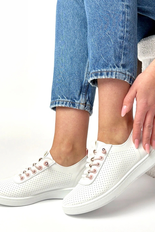 Biele vyberateľné perforované tenisky...
