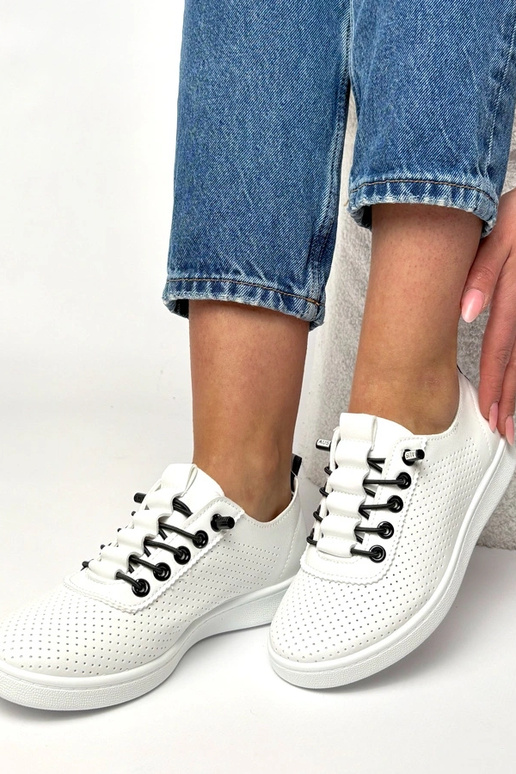 Biele vyberateľné perforované tenisky...