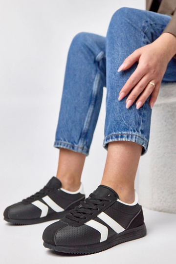 Čierne športové tenisky...