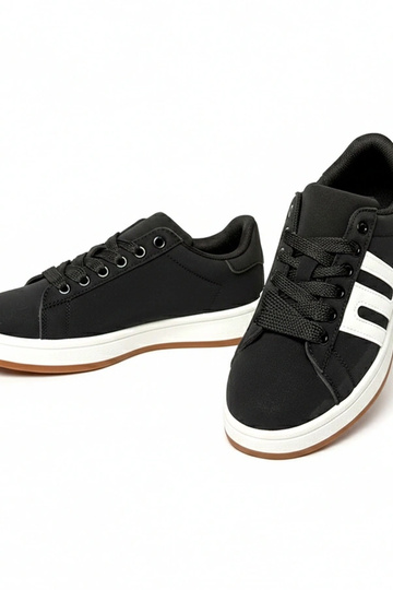 Čierne každodenné tenisky...